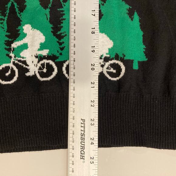NWOT STRANGER THINGS Sweater L Black Graphic”Friends Don’t Lie”Cotton blend Knit - Picture 8 of 9